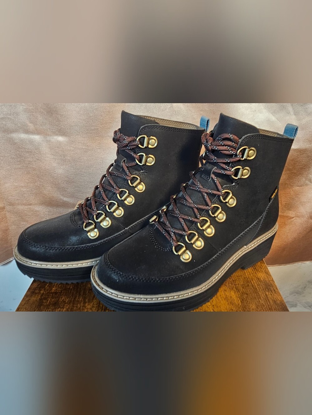 NIB Teva Midform Black Platform Hiking Boots Lace Up Women Sz 7